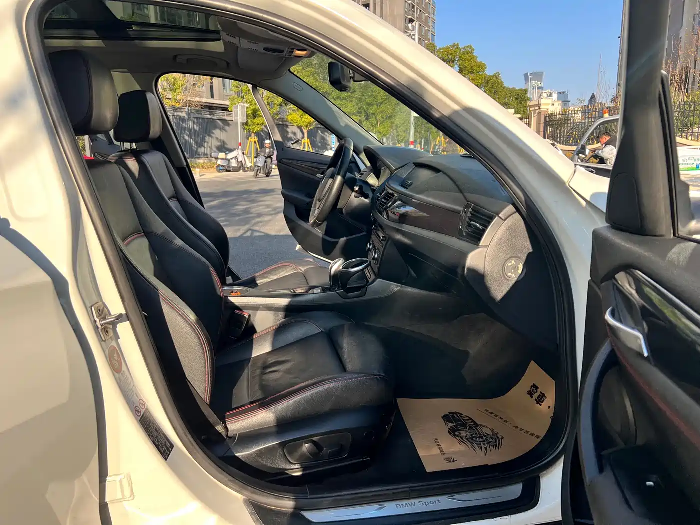 BMW X1 2013 sDrive20i Sport Design Package фото 13