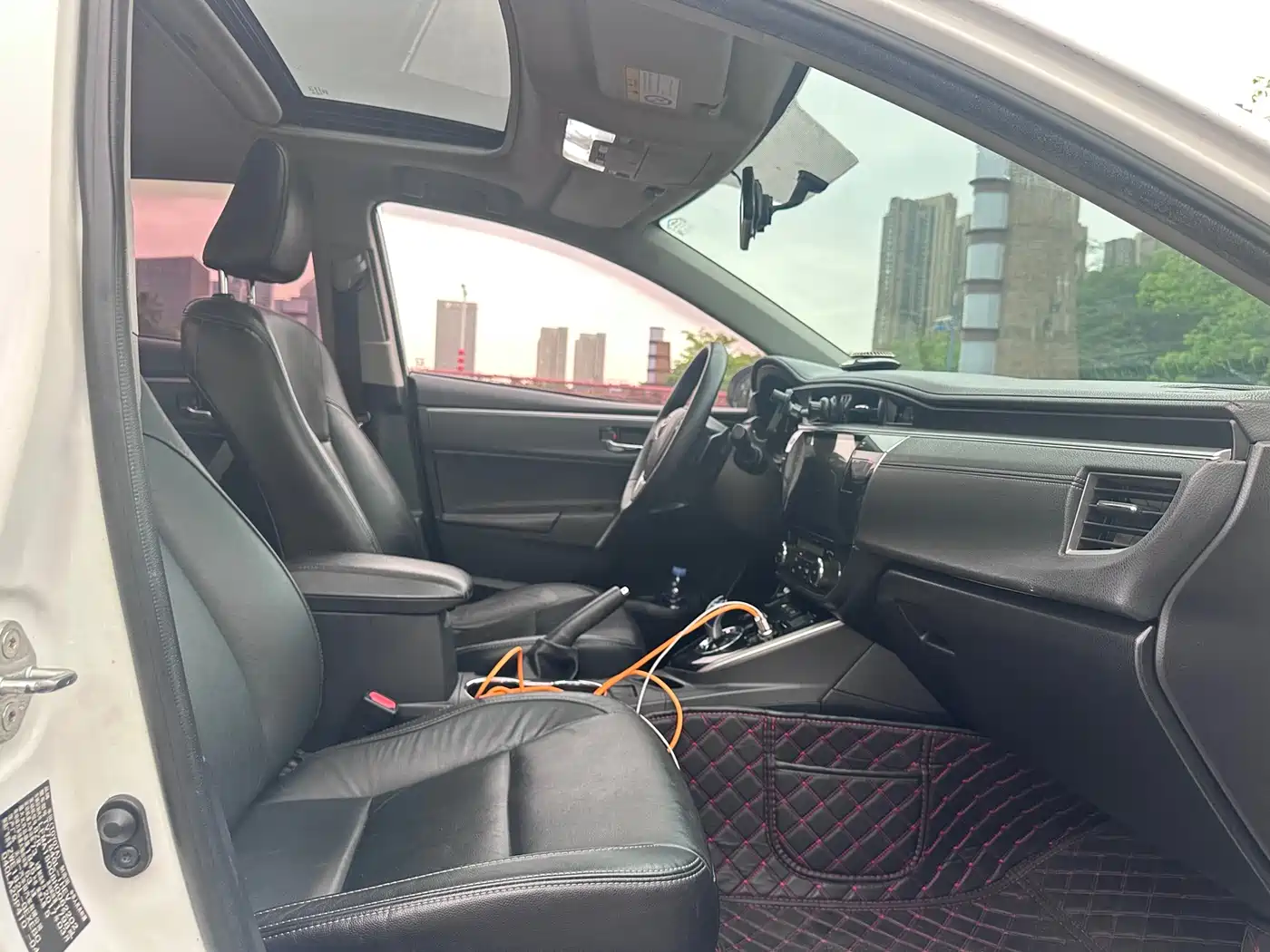 Toyota Corolla 2016 Dual Hybrid 1.8L E-CVT Elite Edition фото 11