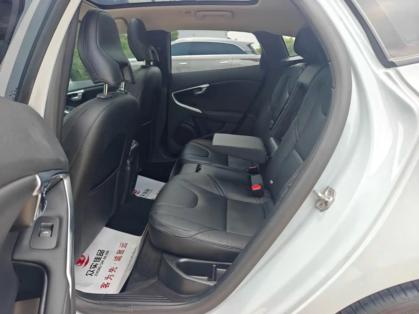 Фото 6 - Volvo V40