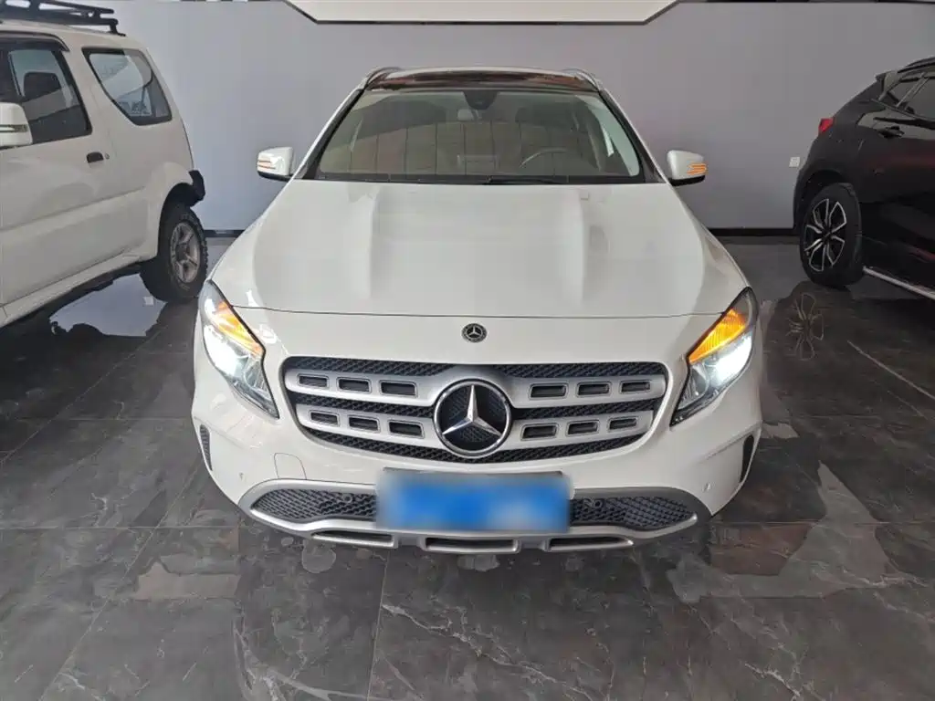 Mercedes-Benz GLA 2018 GLA 200 Dynamic фото 3