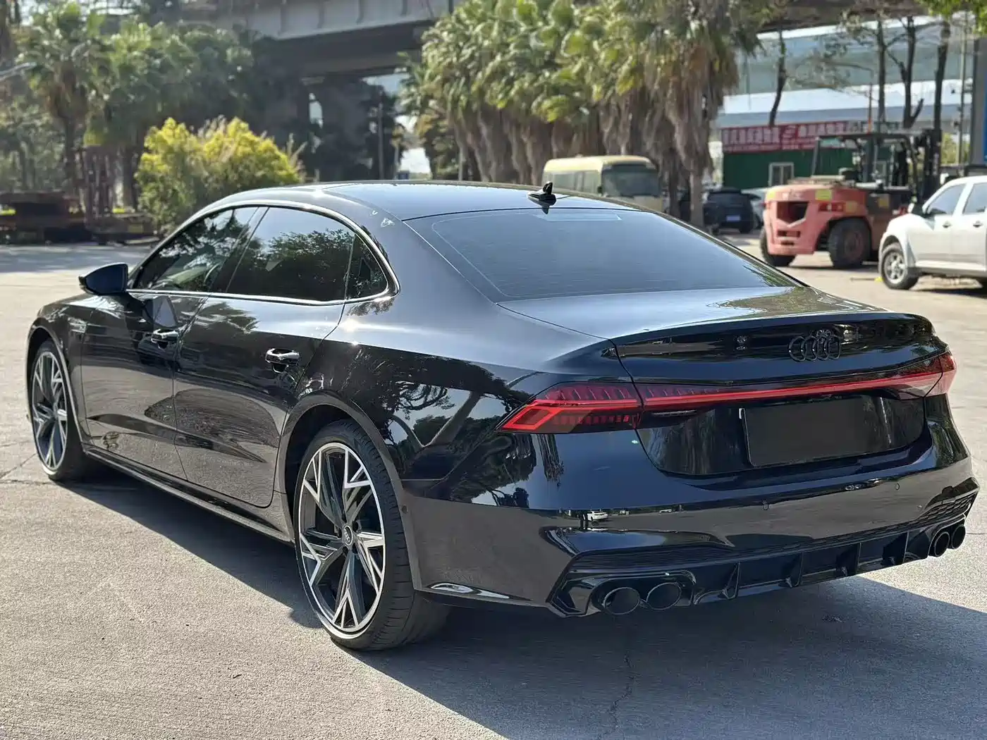Audi A7L 2023 45 TFSI quattro S-line Black Warrior Edition фото 6