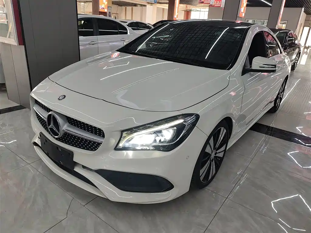 Mercedes-Benz CLA (Import) 2017 CLA 200 Fashion фото 2