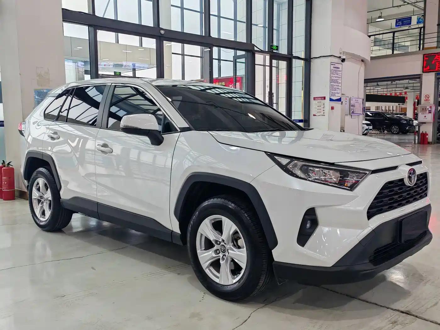 Toyota RAV4 Rongfang 2024 2.0L CVT FWD Urban Edition фото 3