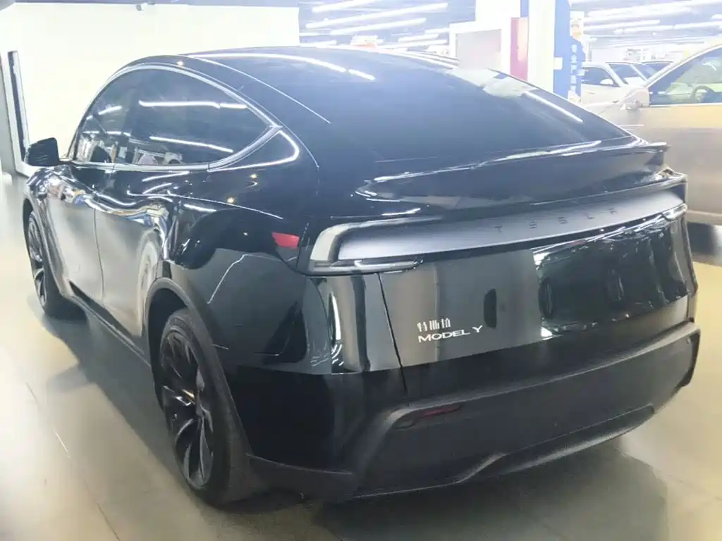 Tesla Model Y 2026 2025 Rear-Wheel Drive