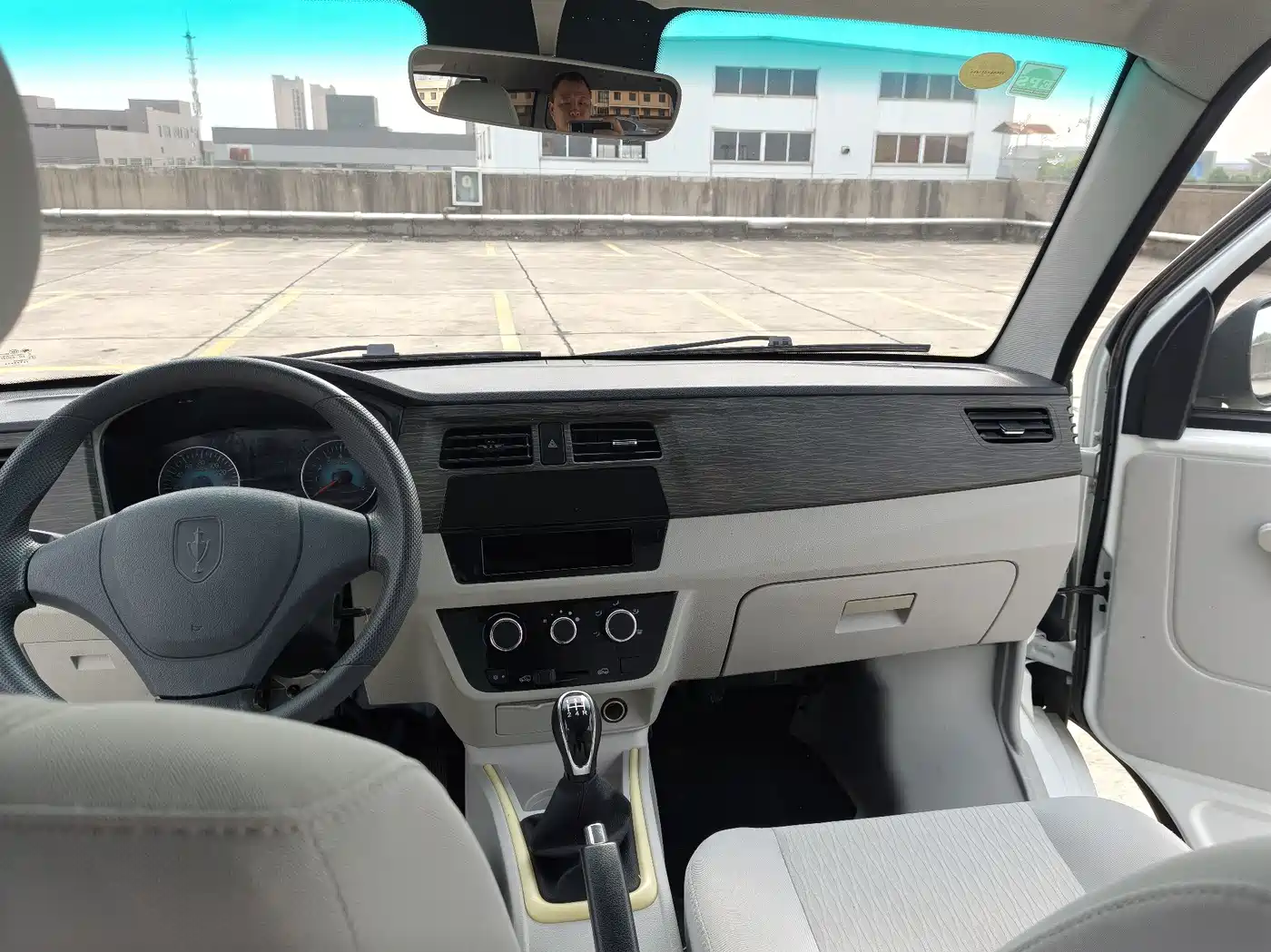 Jinbei New Hiace X30L 2023 2023 1.5L Fortune Bus 5/6/7-seater Central AC Version SWC15M