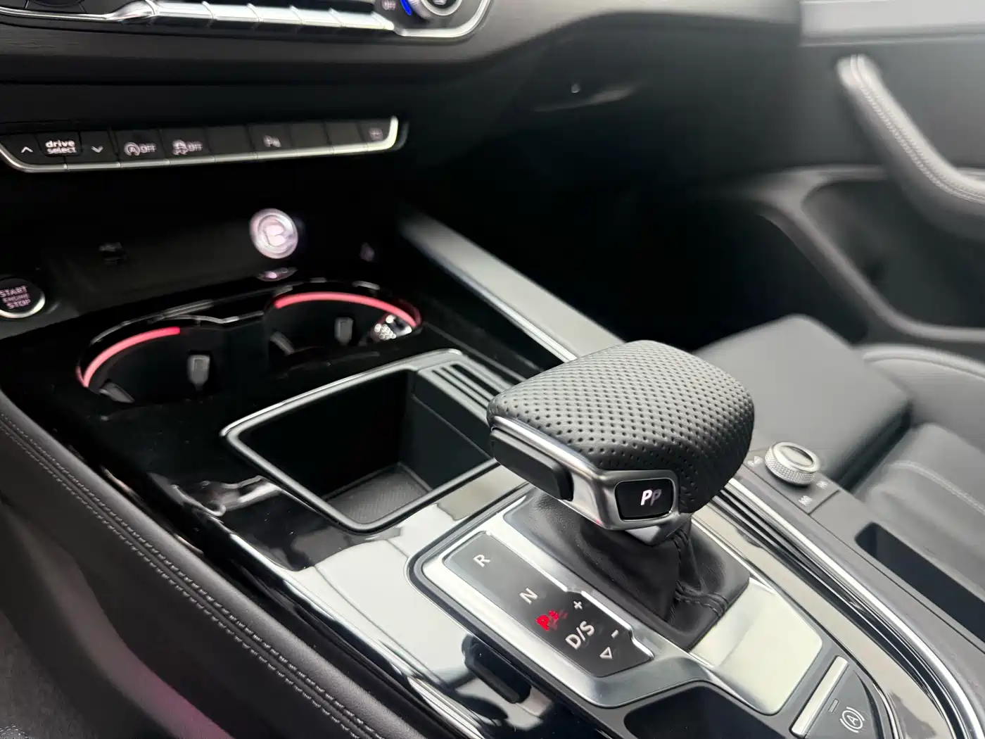Audi A4L 2025 2025 2 Million Celebration Edition 40 TFSI Luxury Dynamic