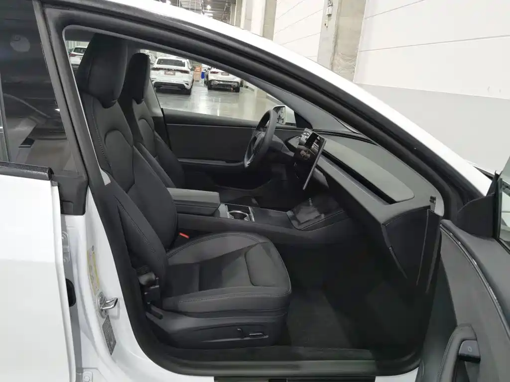 Tesla Model 3 2026 2025 Model Year Facelift Rear-Wheel Drive