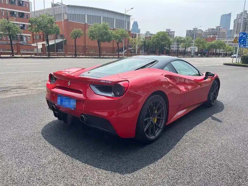 FERRARI 488