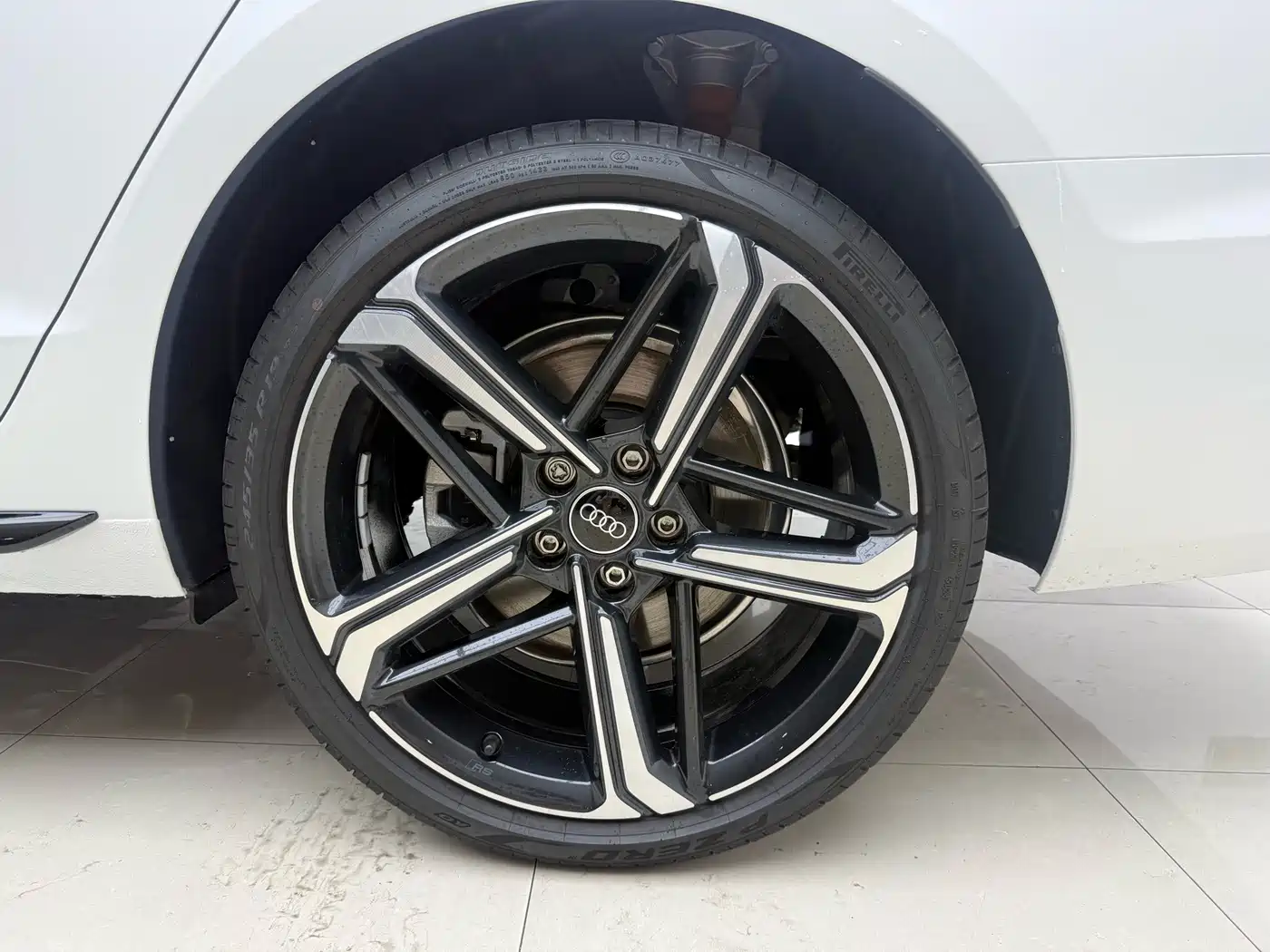 Audi A4L 2025 2025 2 Million Celebration Edition 40 TFSI Luxury Dynamic