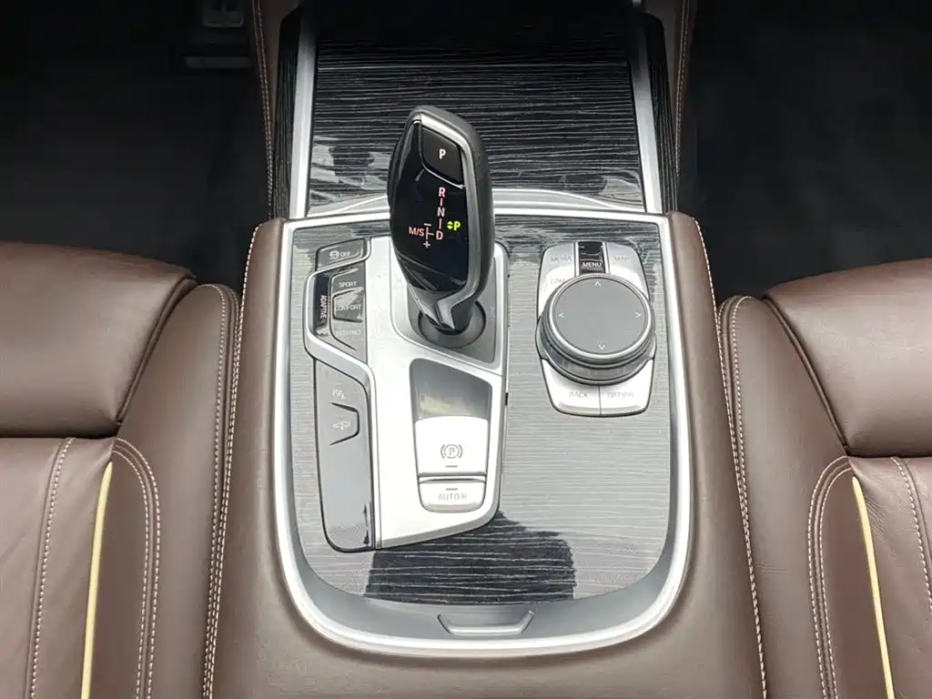 BMW 7 Series 2021 Model 730Li M Sport Package фото 20
