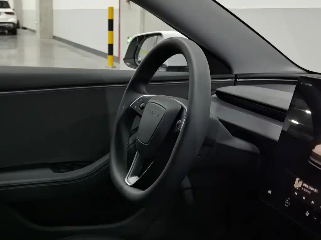 Tesla Model 3 2026 2025 Model Year Facelift Rear-Wheel Drive