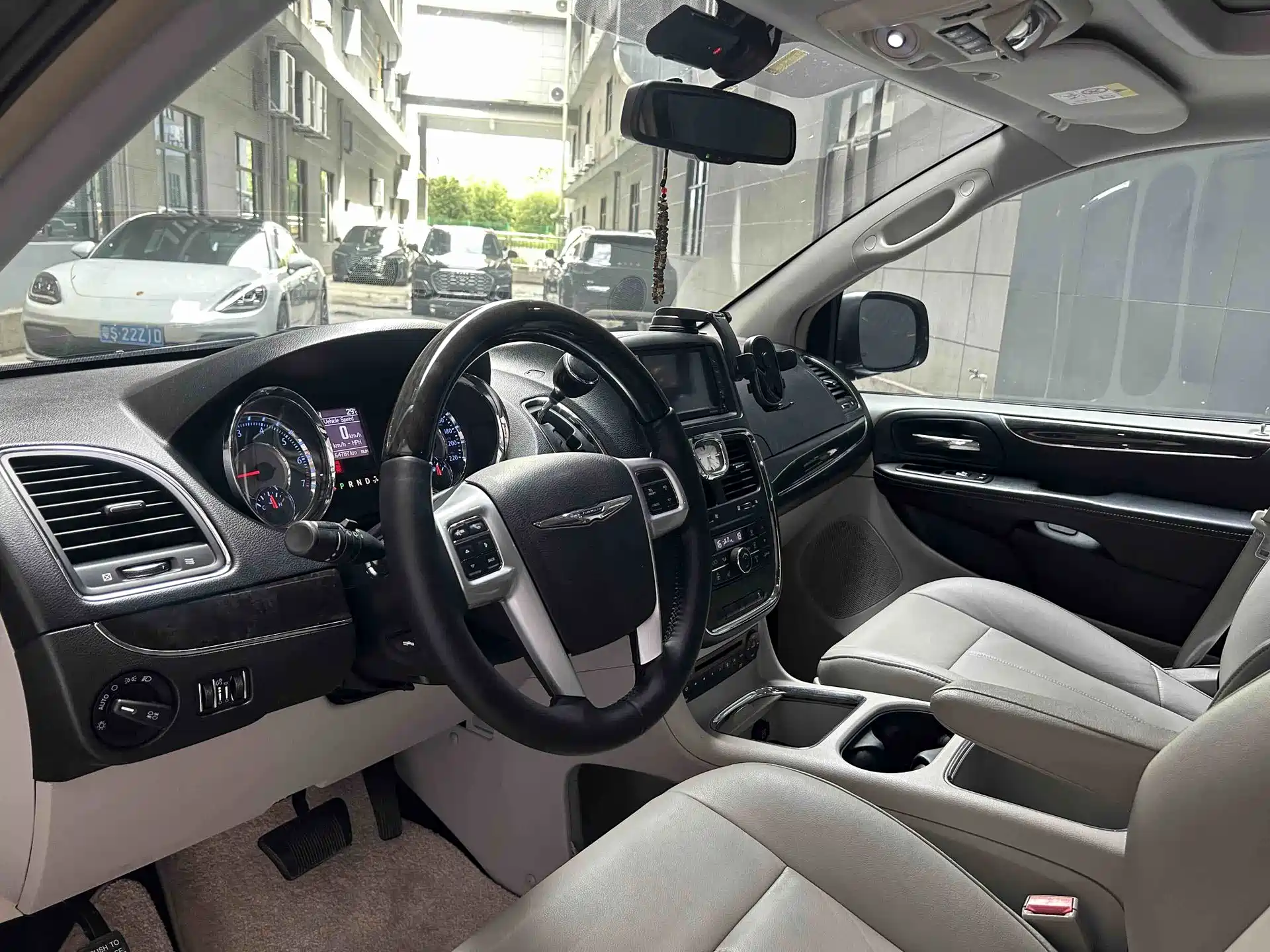 Фото 17 - Chrysler Pacifica