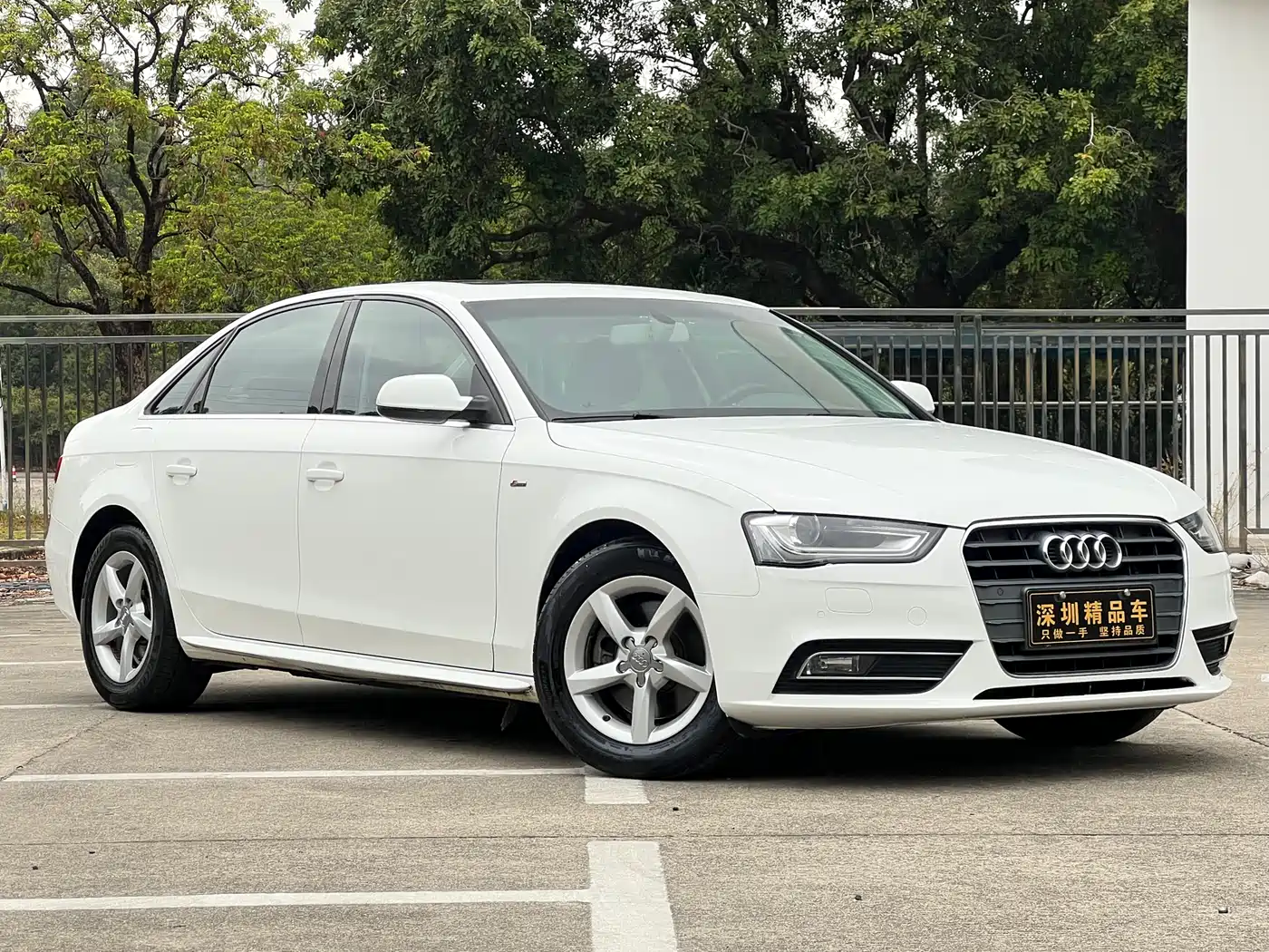 Audi A4L 2013 35 TFSI Automatic Standard фото 3
