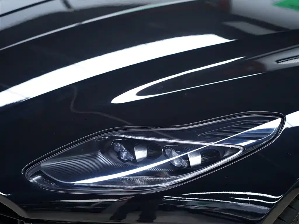 Aston Martin DB11 2021 2019 Model 4.0T V8 Coupe