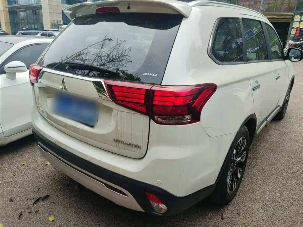 MITSUBISHI OUTLANDER