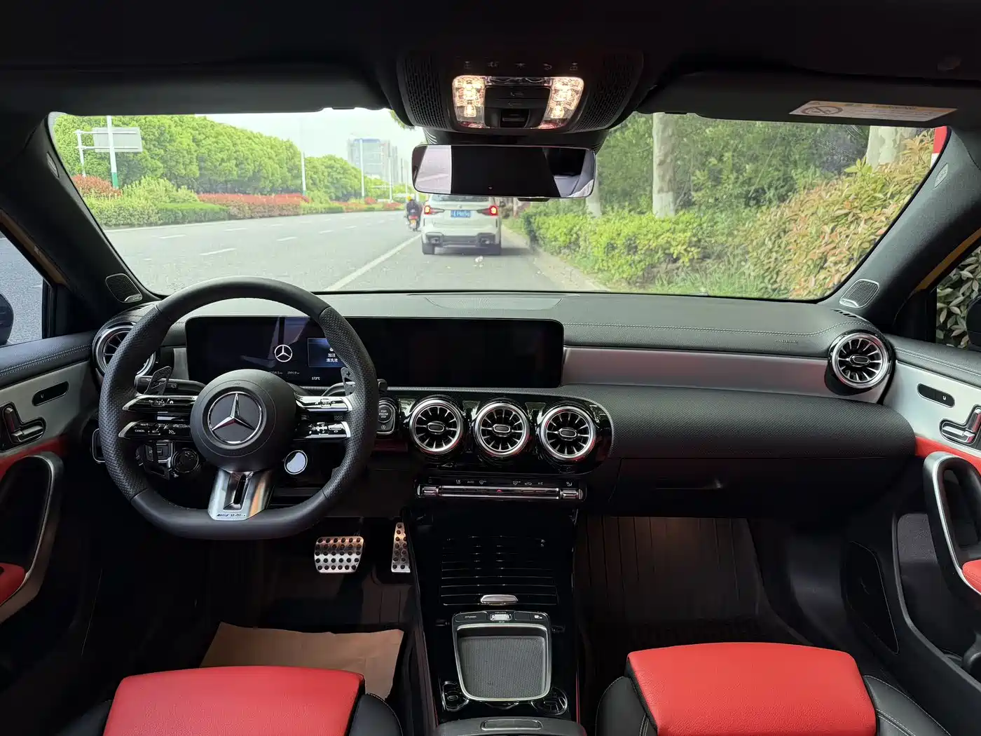 Mercedes-Benz A-Class AMG (Import) 2024 AMG A 35 4MATIC фото 8