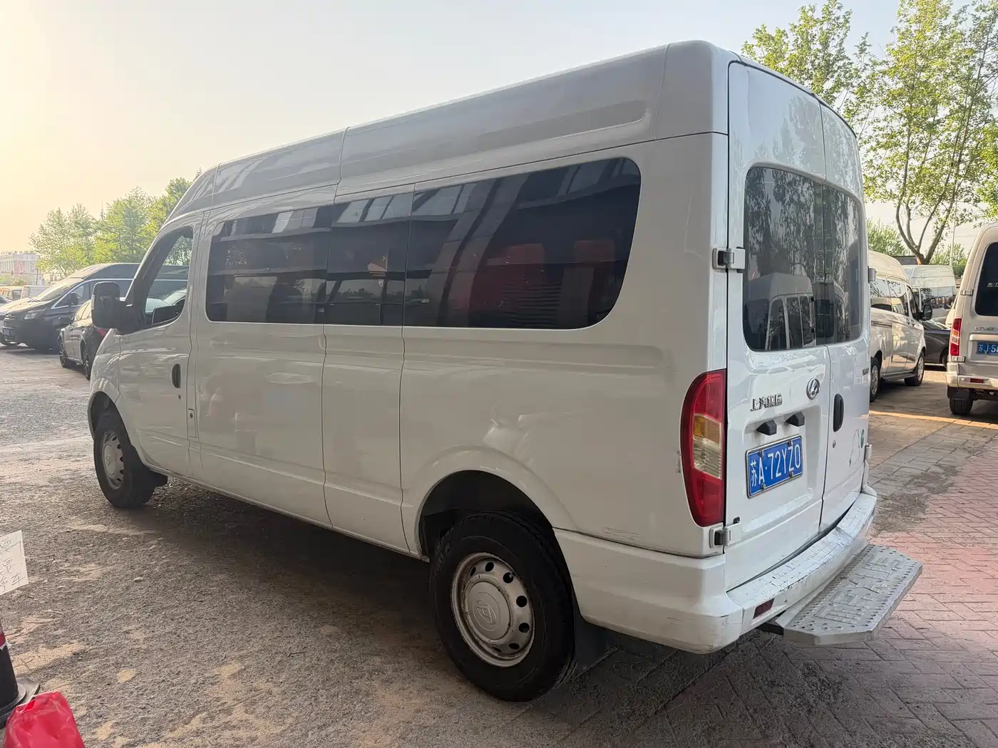 SAIC Maxus Xintu V80 2023 2.0T Manual Classic Aoyun Power Edition Long Wheelbase Medium Roof 6/7/8/9-Seater фото 9