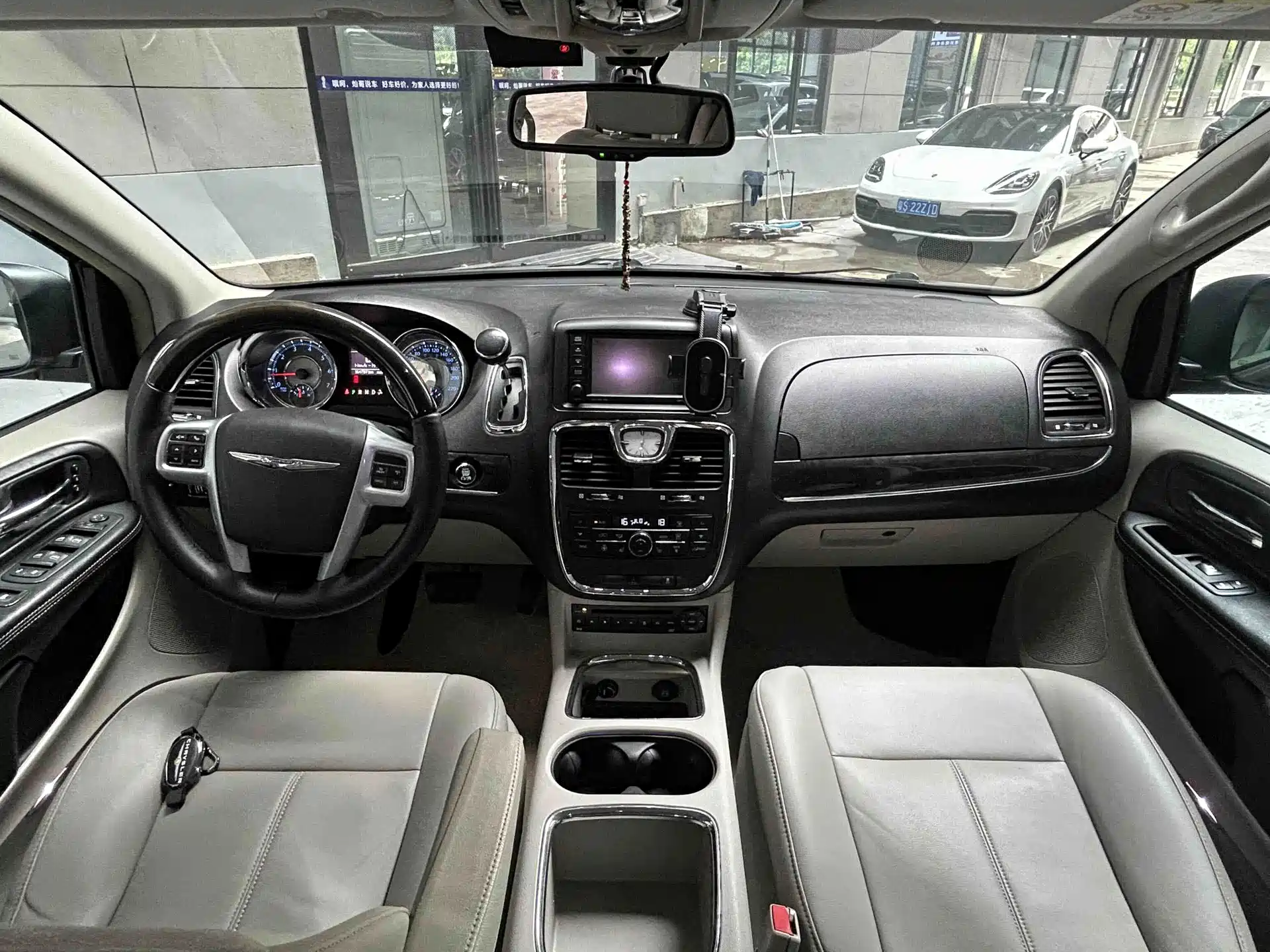 Фото 11 - Chrysler Pacifica