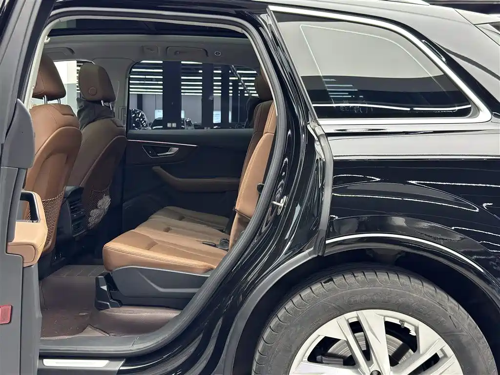 Audi Q7 2023 45 TFSI quattro S line Sport фото 7