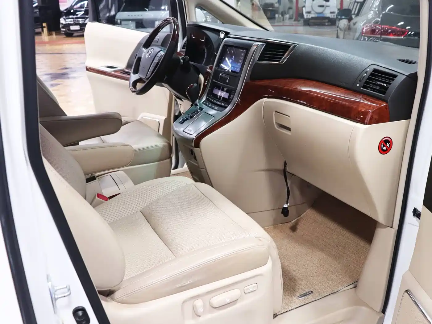 Toyota Alphard 2011 3.5L Luxury Edition фото 5