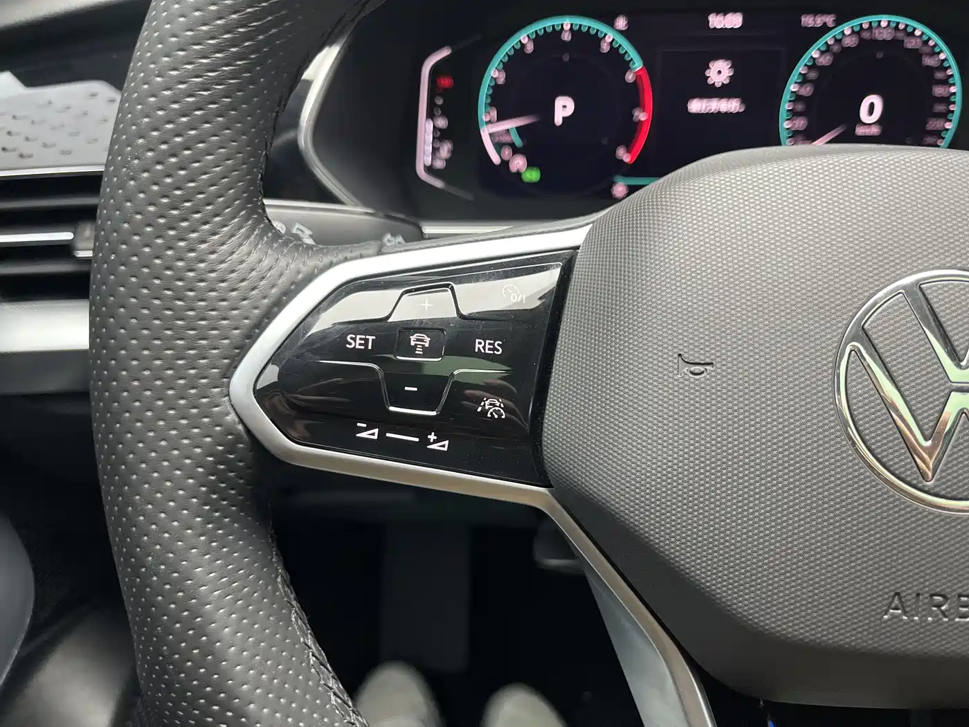 Volkswagen Passat 2022 330TSI Luxury Edition фото 21