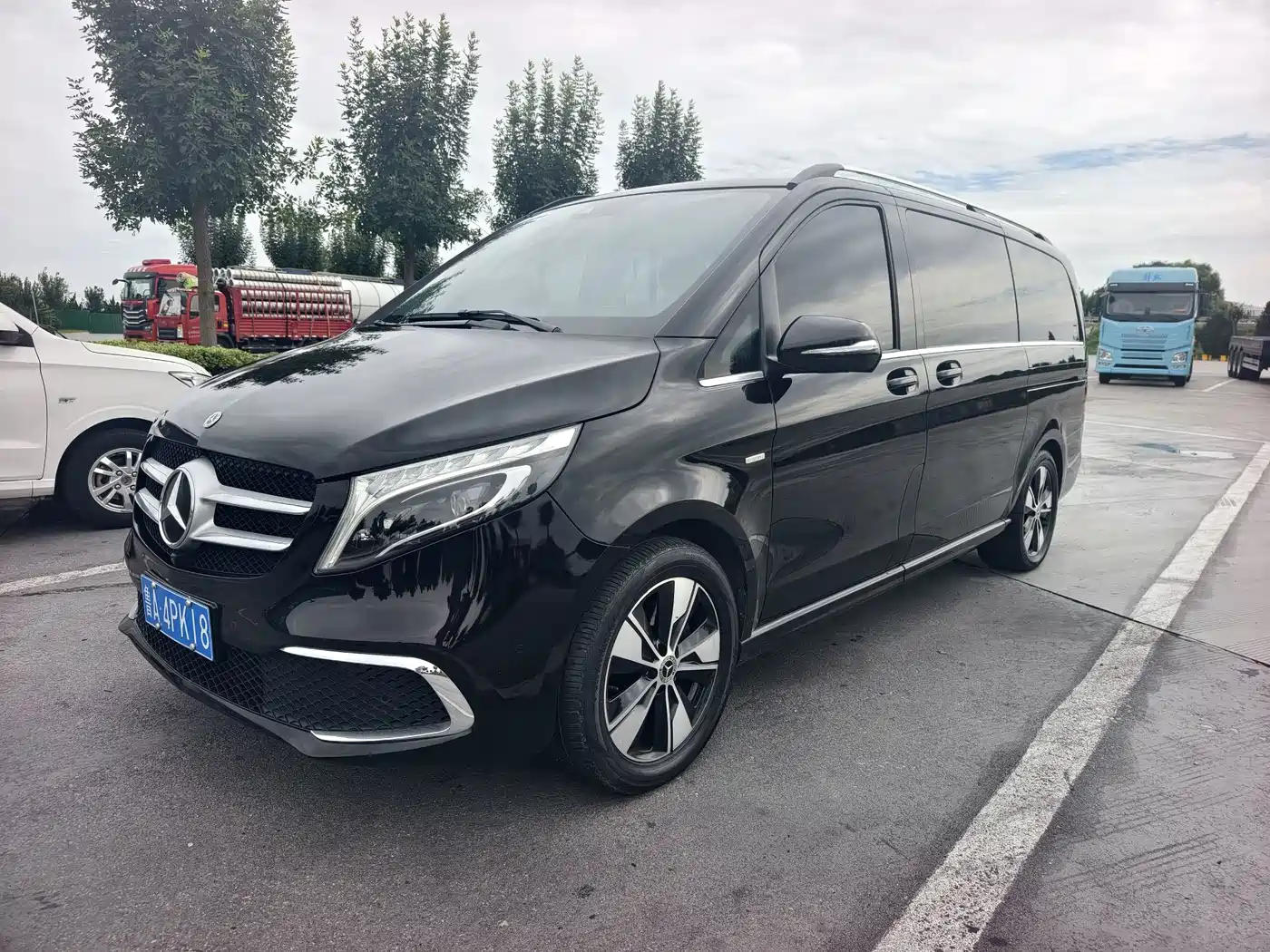 Photo 1 - Mercedes-Benz V-Class