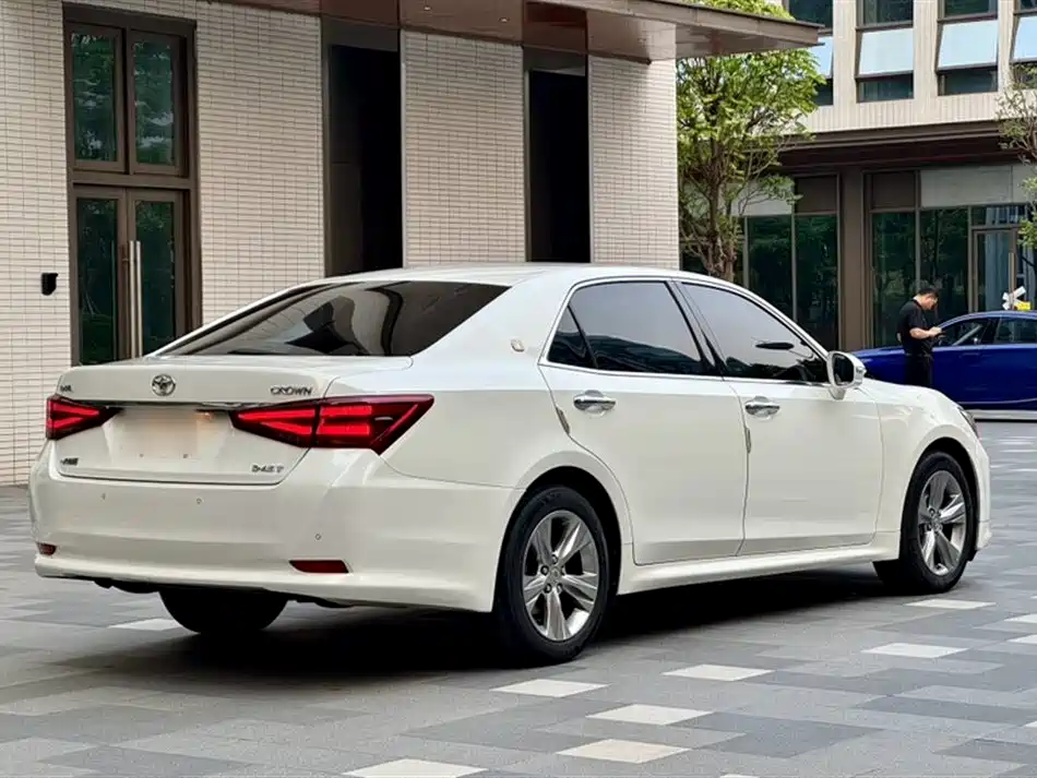 Toyota Crown 2015 2.0T Fashion фото 20