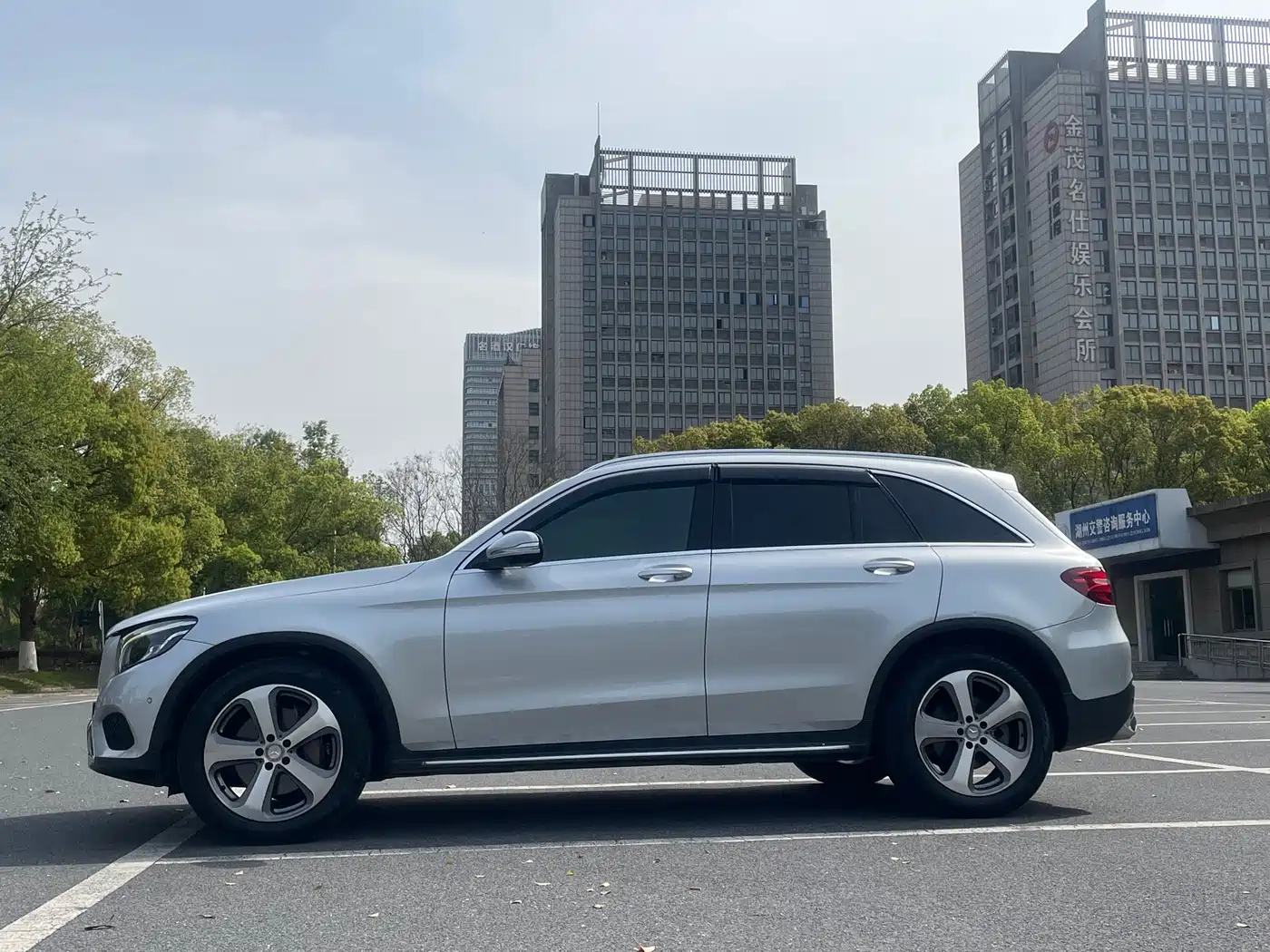 Mercedes-Benz GLC 2016 GLC 260 4MATIC Luxury фото 4