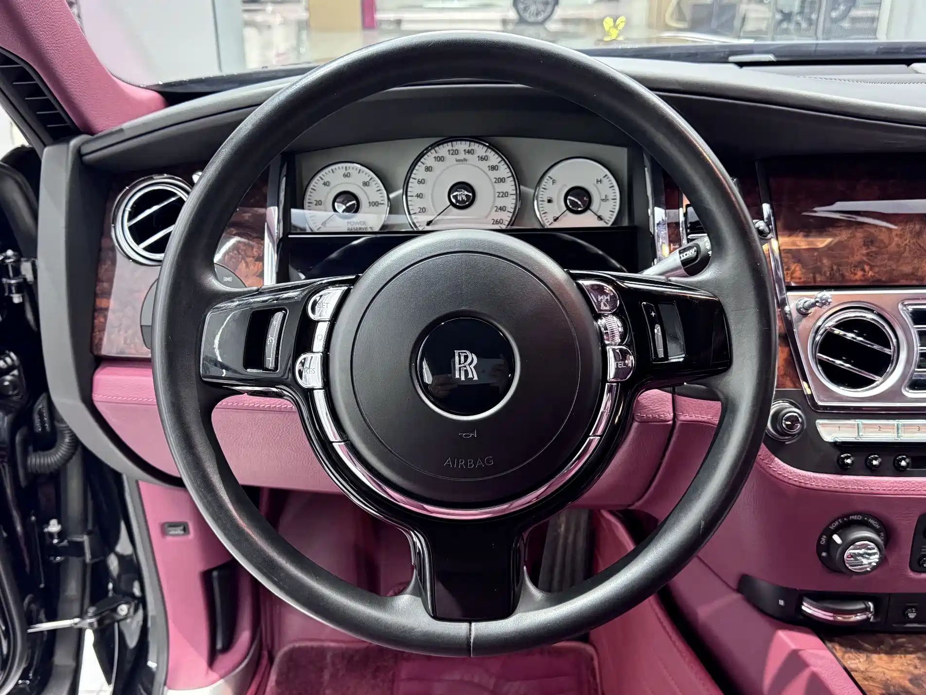 Фото 21 - Rolls-Royce Ghost