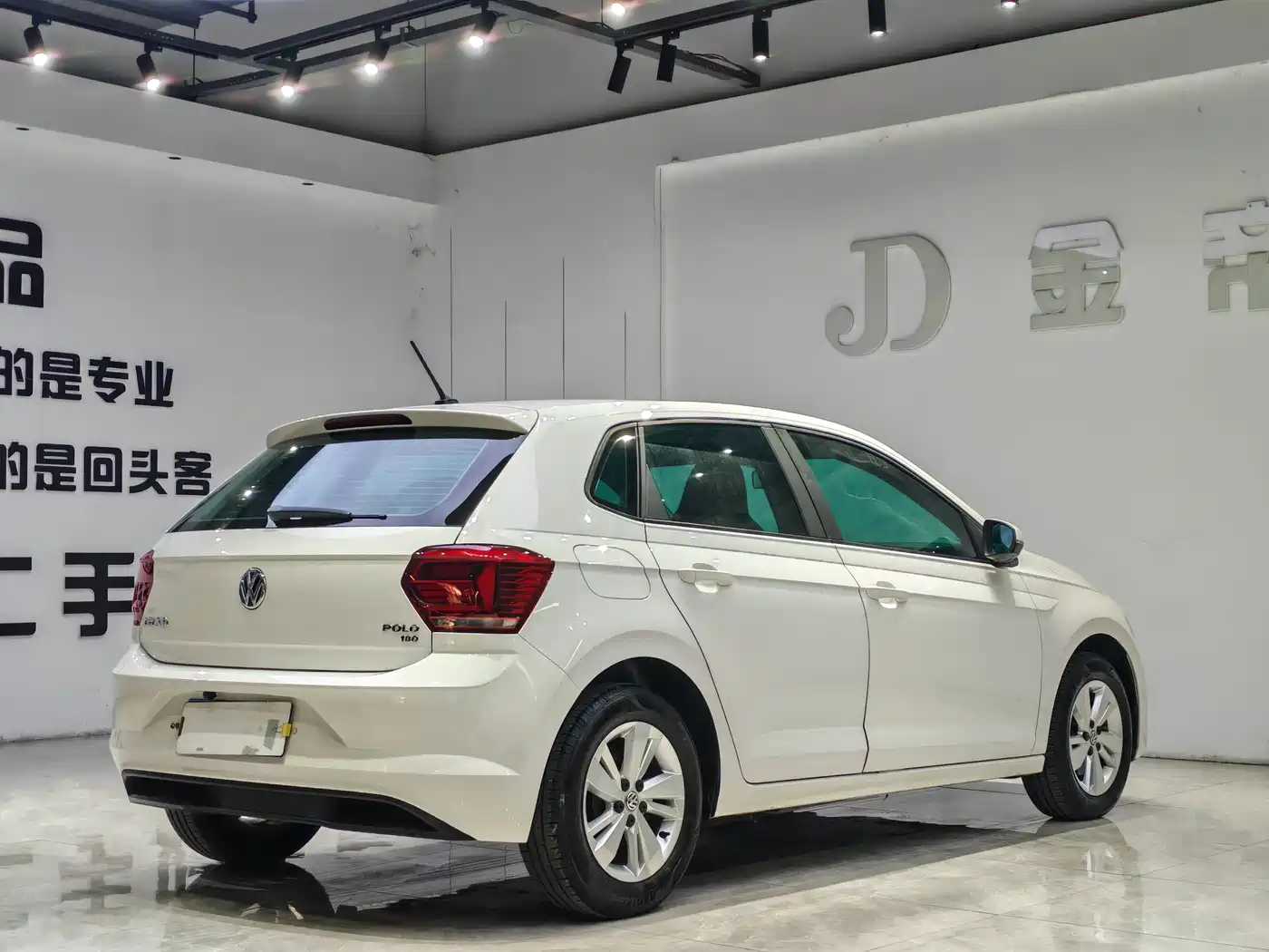 VOLKSWAGEN POLO