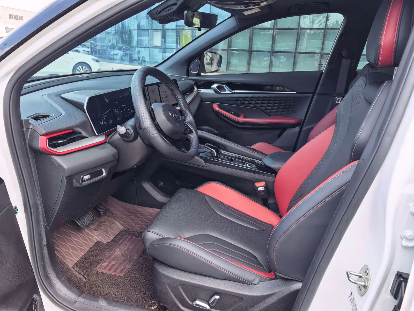 Фото 9 - Geely Coolray