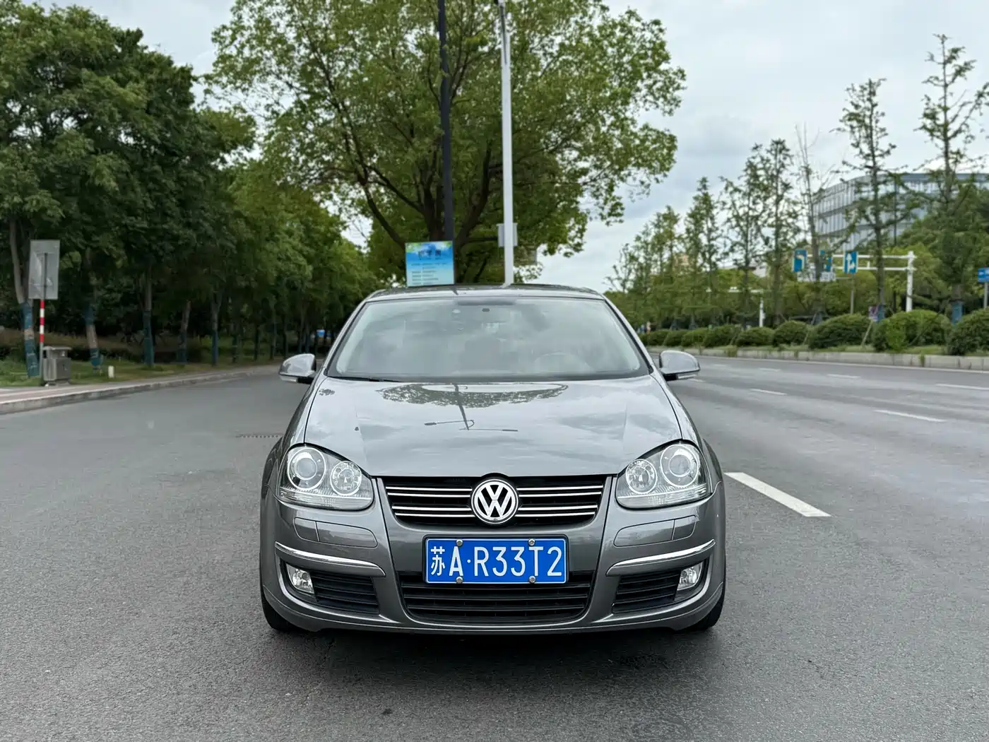 Volkswagen Sagitar 2011 1.6L Automatic Fashion фото 2