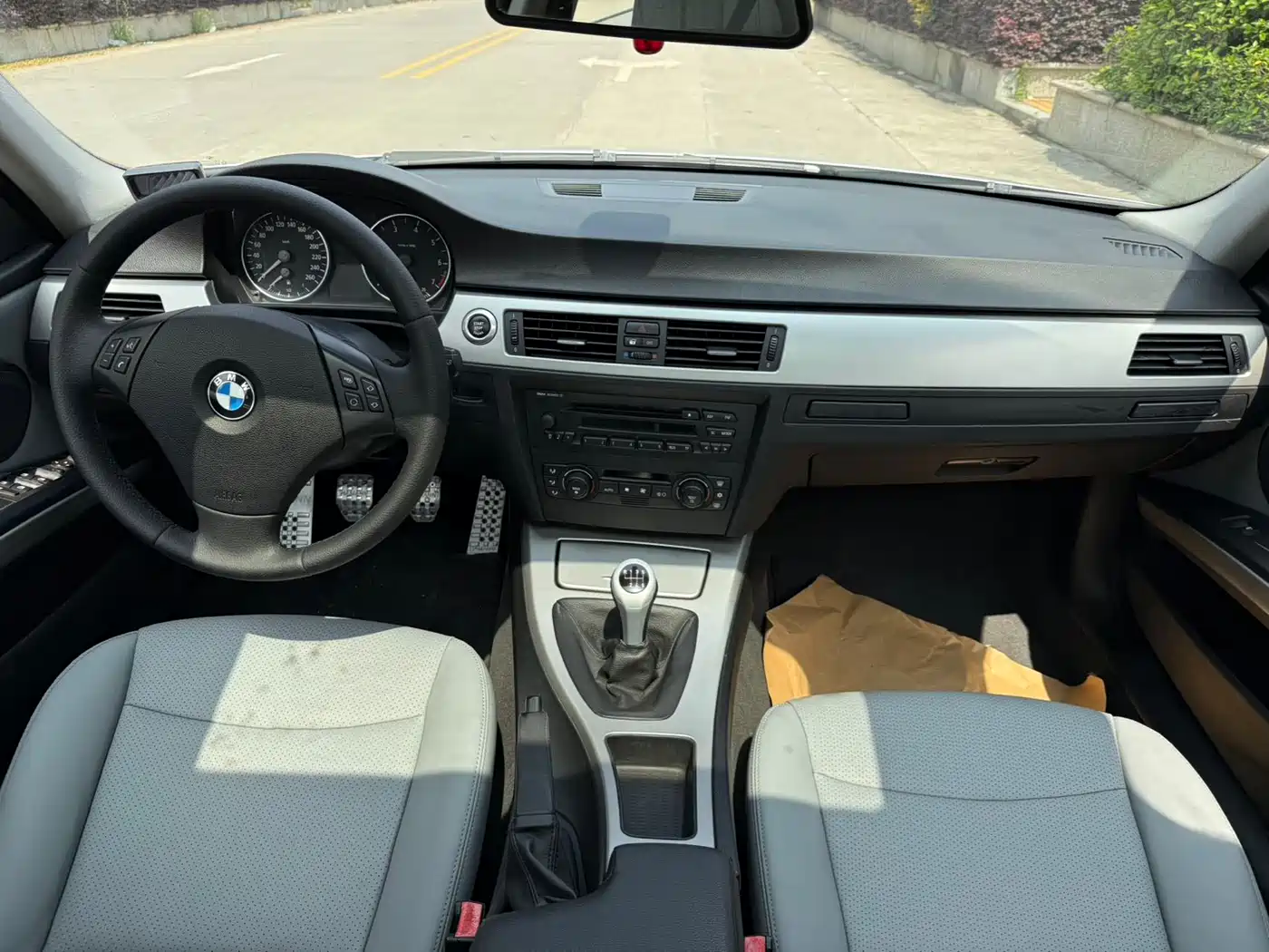 BMW 3 Series (Import) 2005 Model E90 320i фото 19
