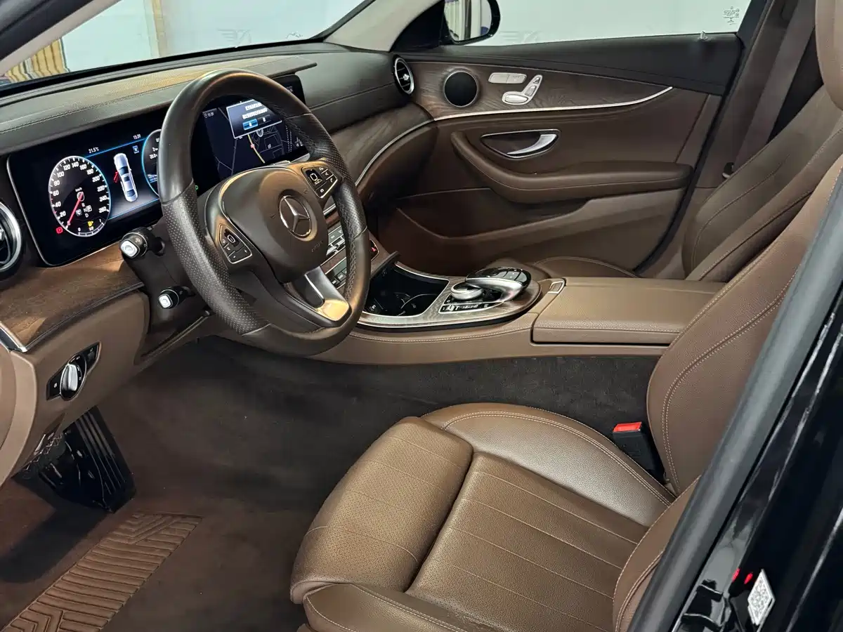 Фото 4 - Mercedes-Benz E-Class