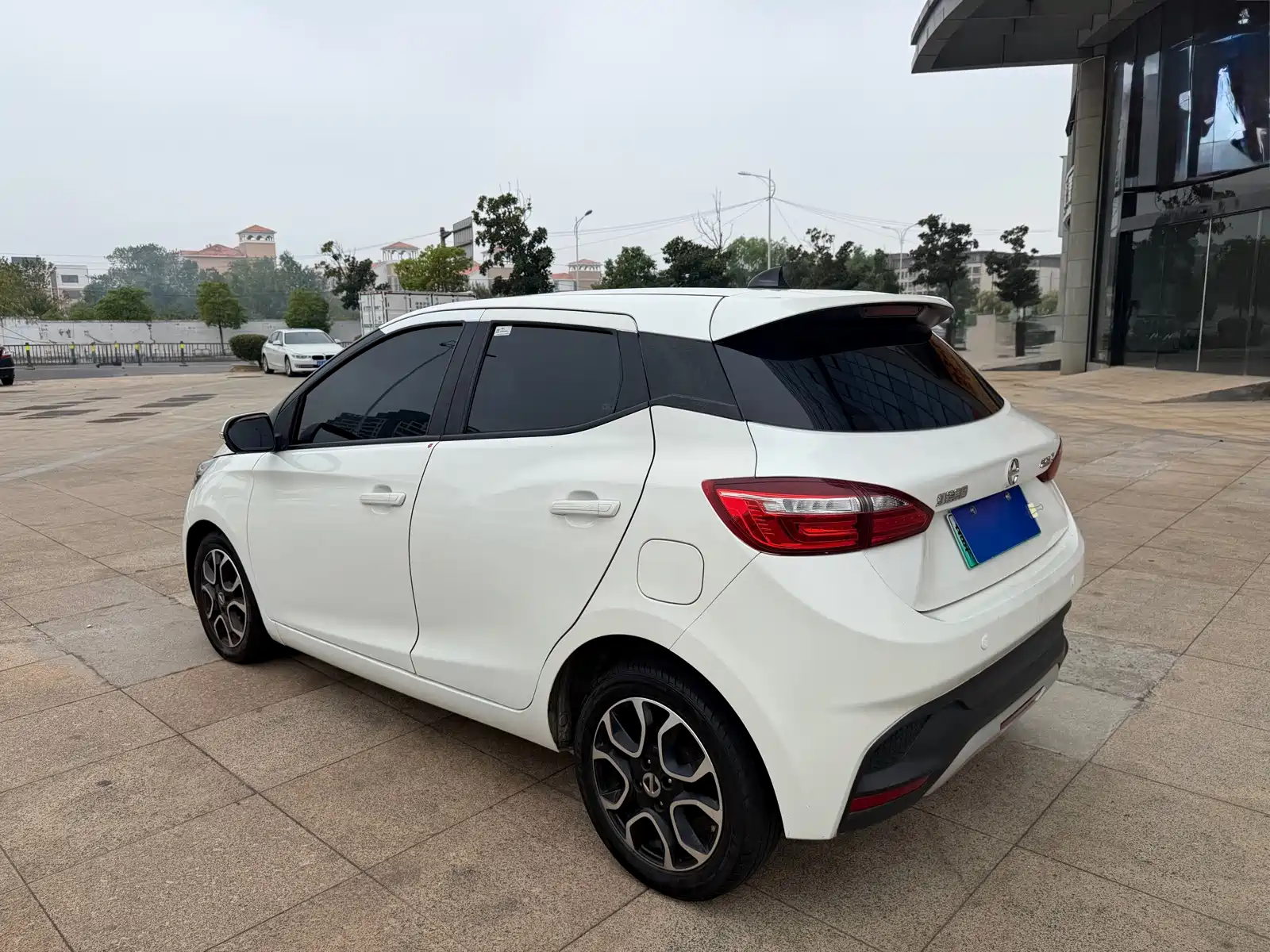 Photo 5 - JMCG New Energy Yizhi EV3