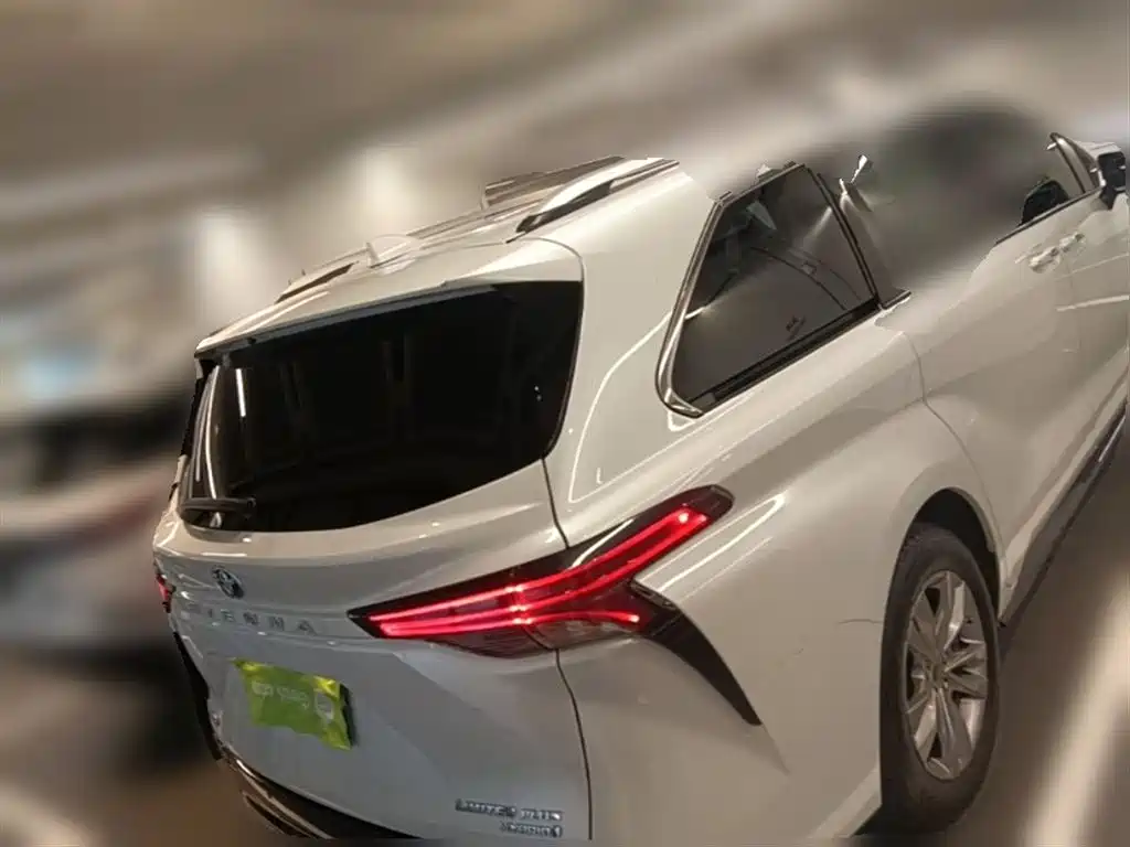 Toyota Sienna 2021 2.5L Hybrid Ultimate Edition фото 10