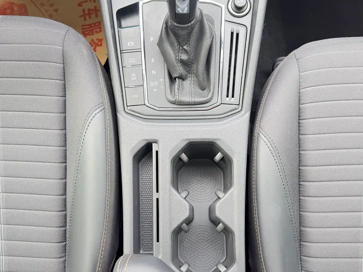 Volkswagen Lavida 2018 Hatchback 200TSI DSG Comfort Edition China V фото 15