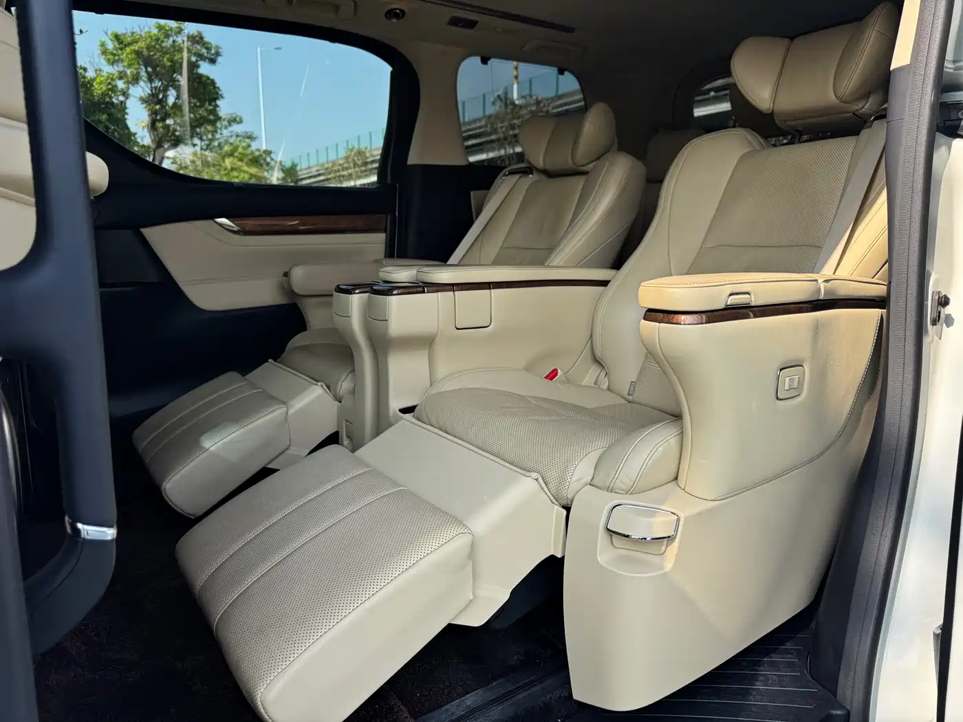 Toyota Alphard 2018 3.5L Premium фото 18