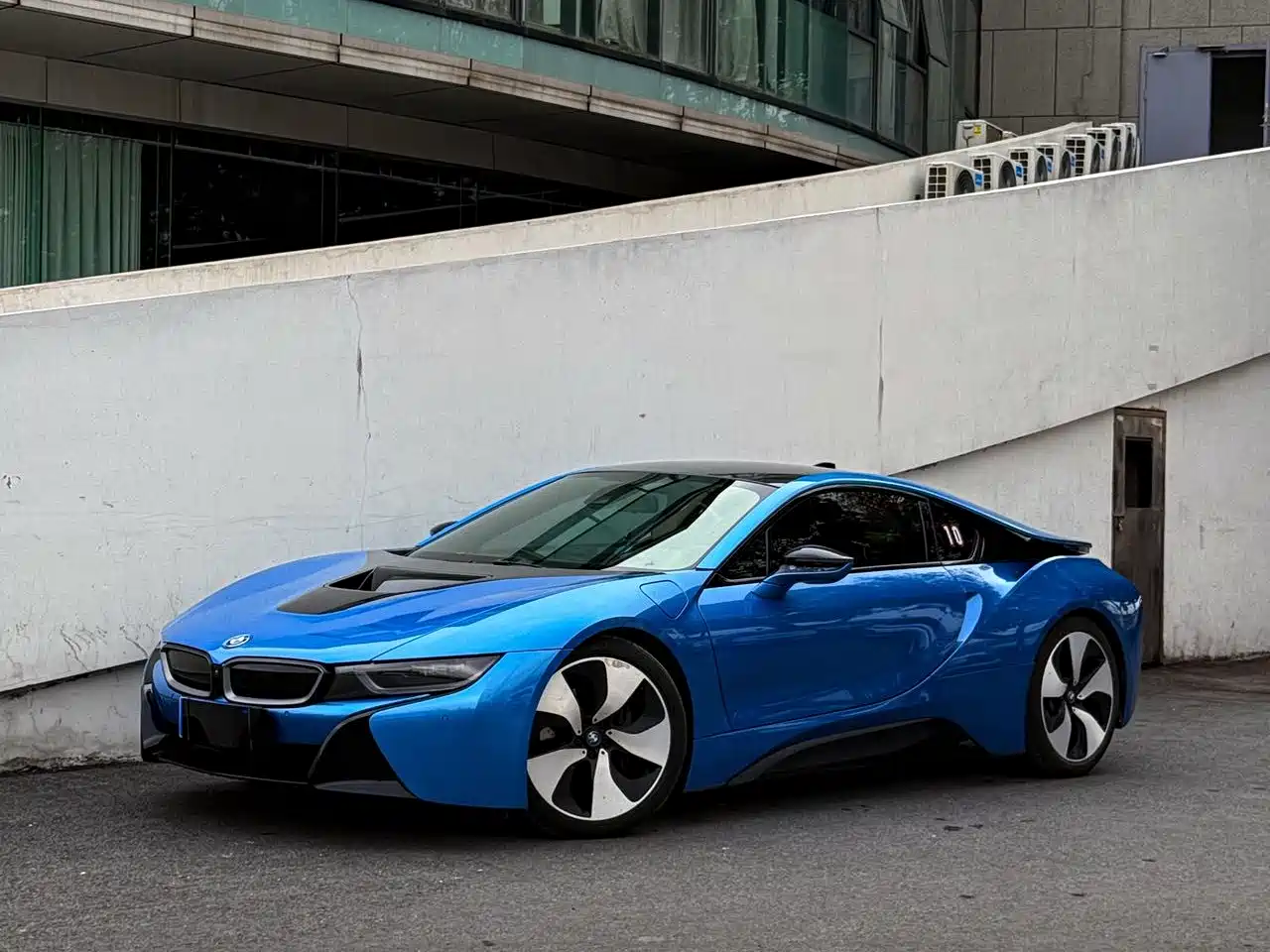 BMW I8