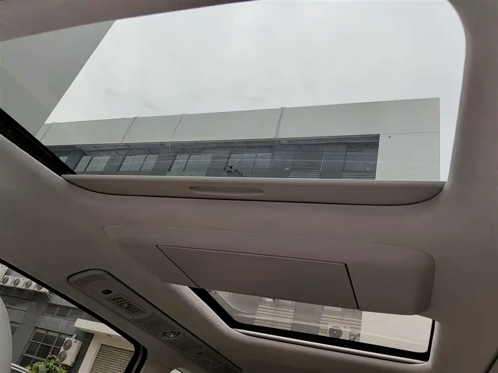 Voyah Auto Voyah Dreamer 2025 PHEV AWD Flagship Qian Kun Edition фото 18