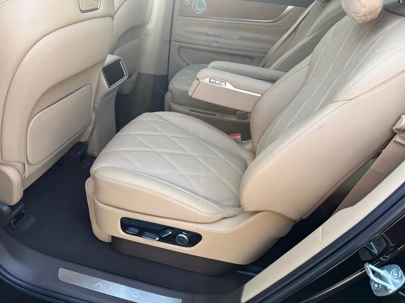 AITO Wenjie AITO M9 2025 Extended Range Ultra 52kWh 6-Seater фото 8