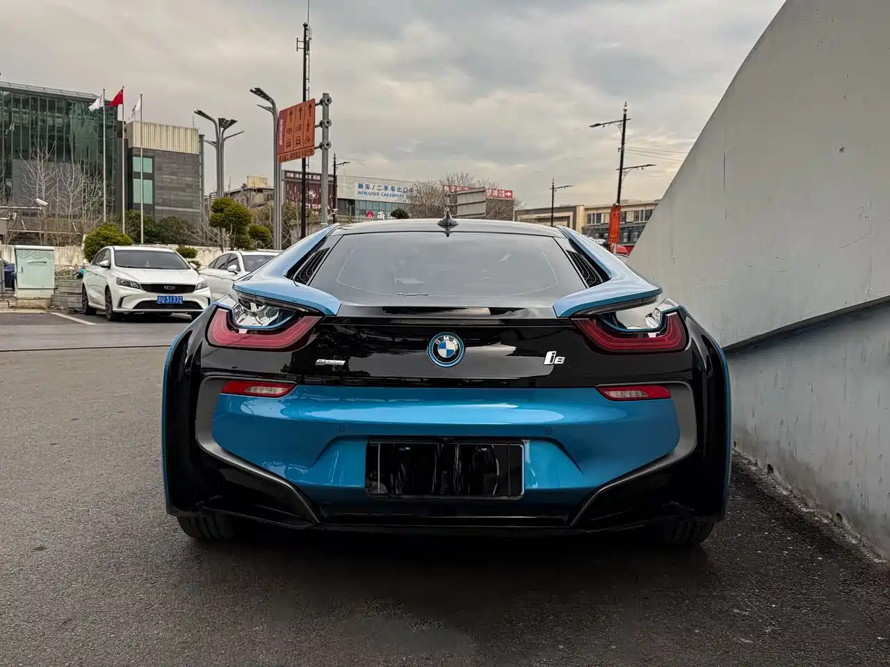 BMW I8