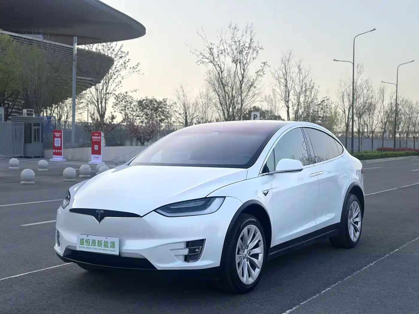 TESLA MODEL X