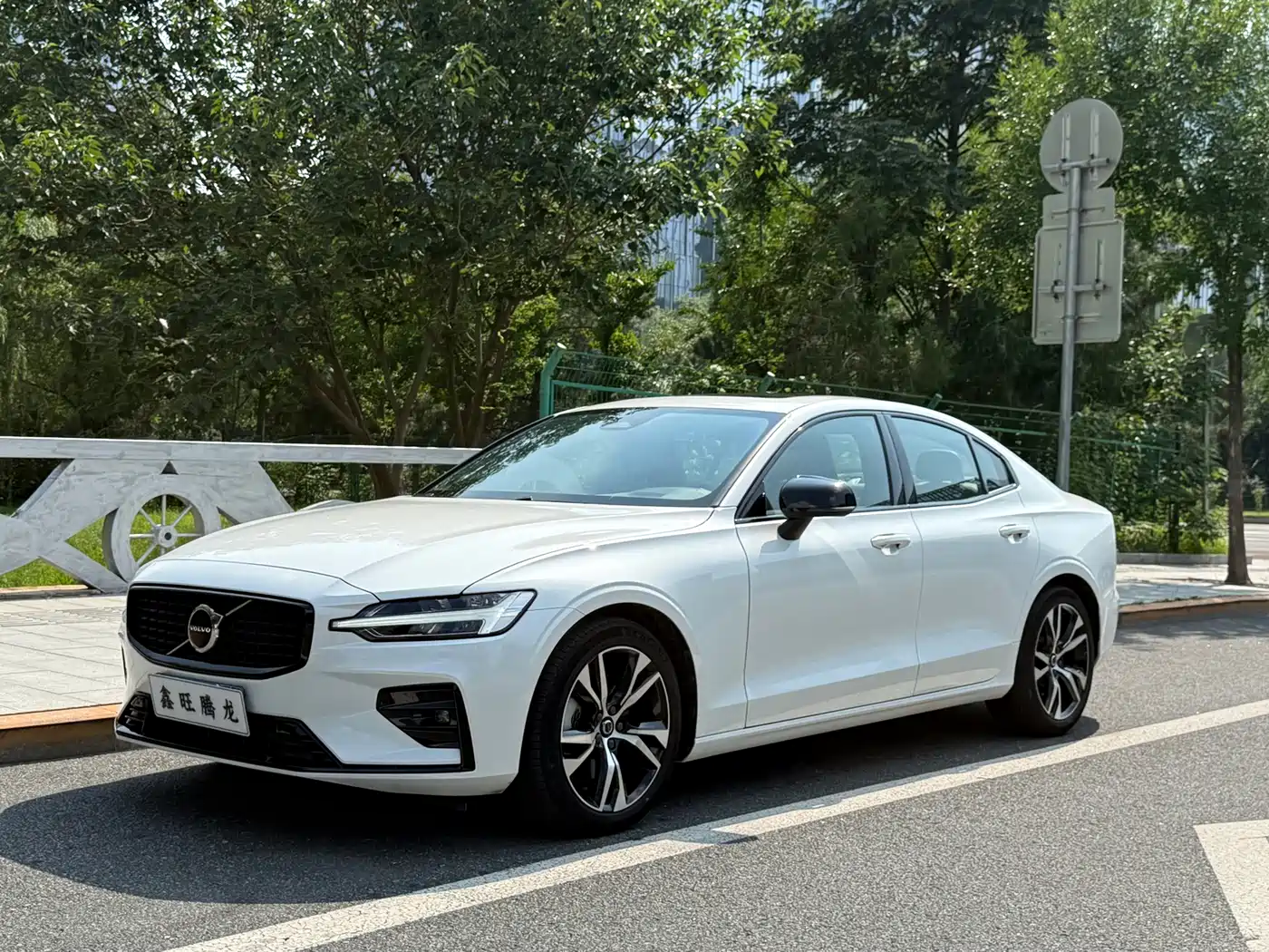 Volvo S60 2025 B5 Elegance Sport Edition