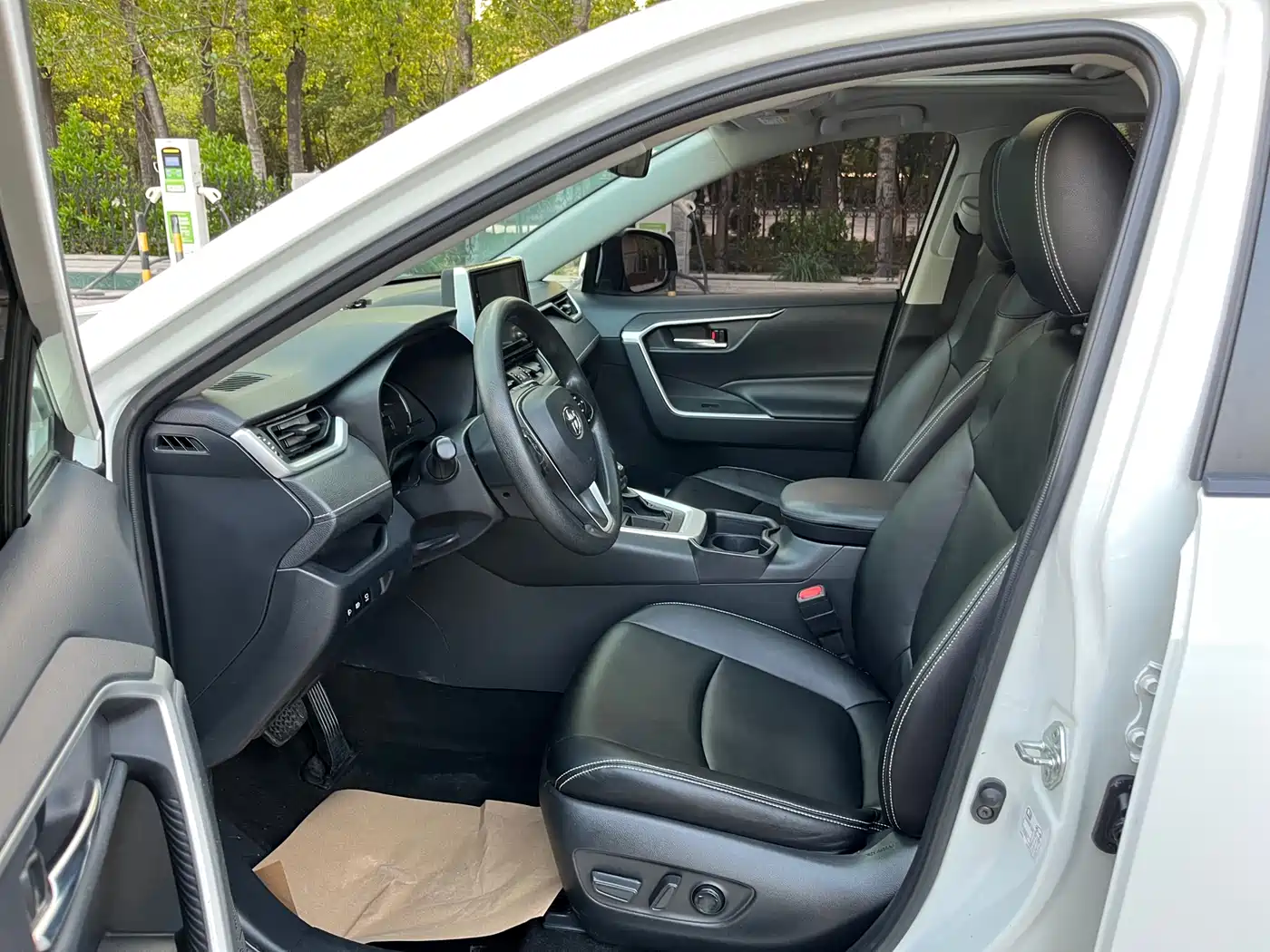 Toyota RAV4 Rongfang 2020 2.0L CVT 2WD Trend Edition фото 9