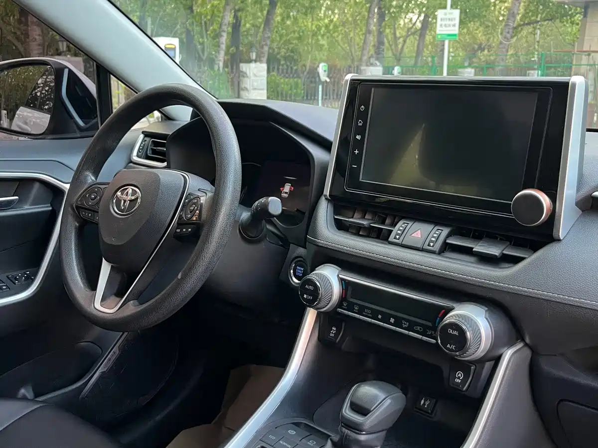 Toyota RAV4 Rongfang 2020 2.0L CVT 2WD Trend Edition фото 15