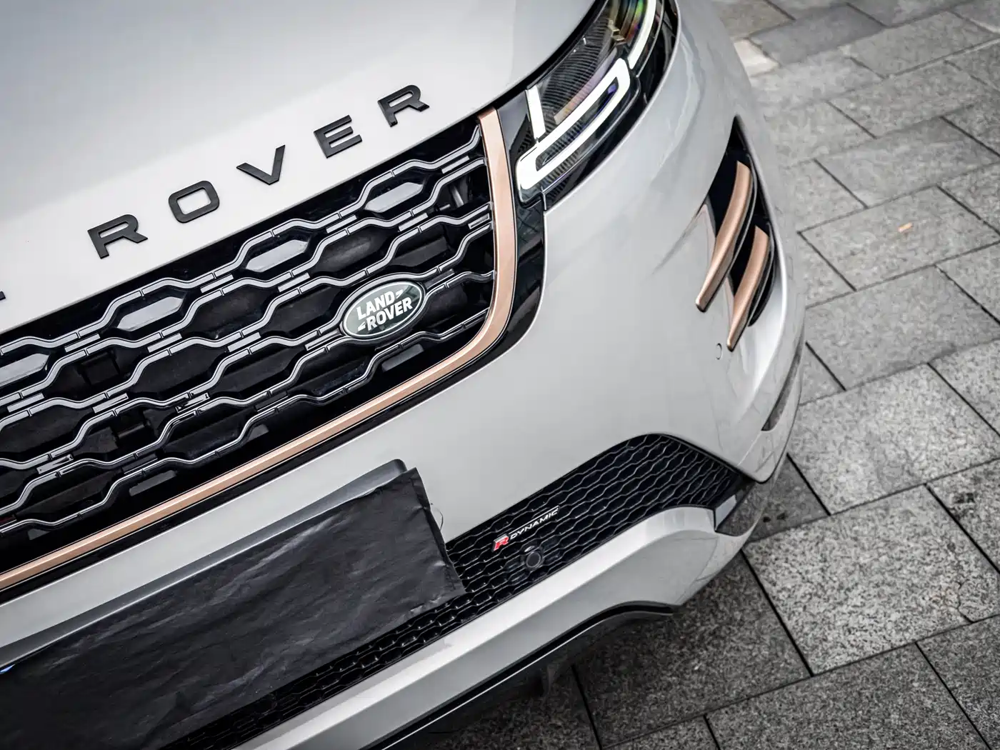 Land Rover Range Rover Evoque 2023 Range Rover Evoque L 249PS Corinthian Bronze Special Edition фото 7