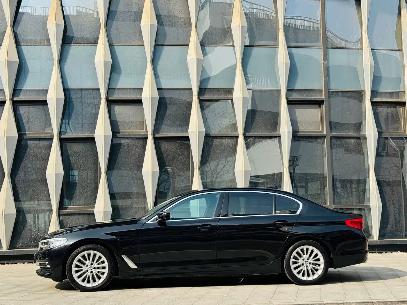 BMW 5 Series New Energy 2020 530Le Range Upgrade Luxury Package фото 3