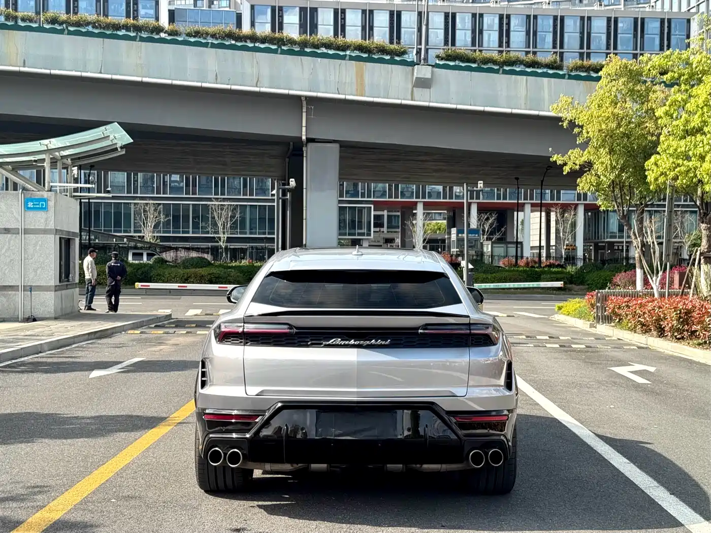 LAMBORGHINI URUS SE
