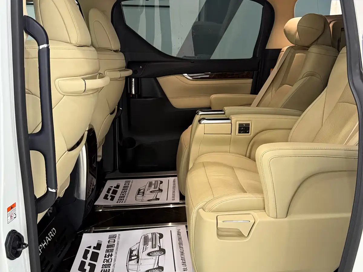 Toyota Alphard 2021 Hybrid 2.5L Luxury фото 8